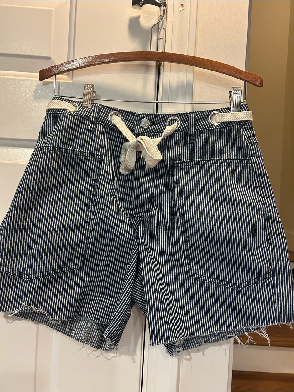 Vintage Cali 1850 Striped Navy and White Drawstring Shorts size 5/27